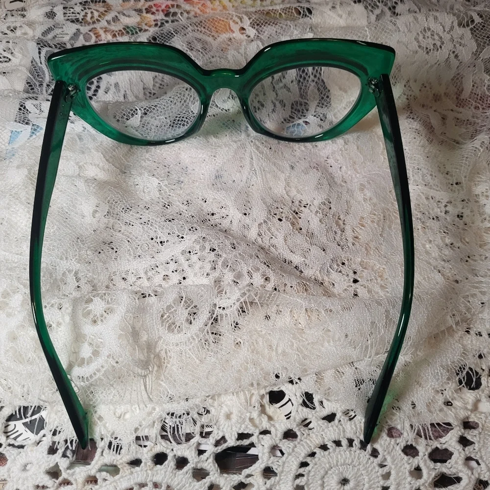 Green Oversized Cat-Eye Sunglasses - Picture 2 of 3